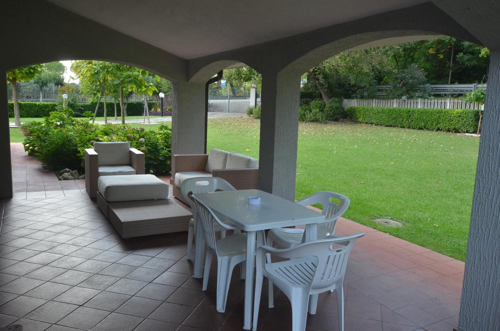 Bed and Breakfast La Coccinella Єзі Екстер'єр фото