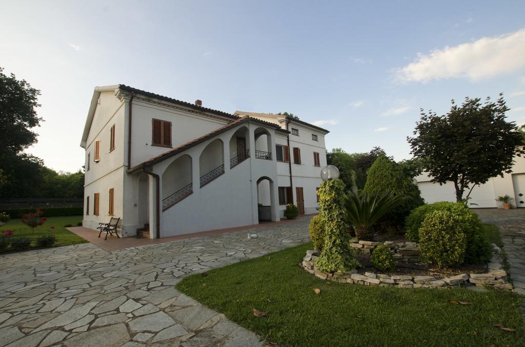 Bed and Breakfast La Coccinella Єзі Екстер'єр фото