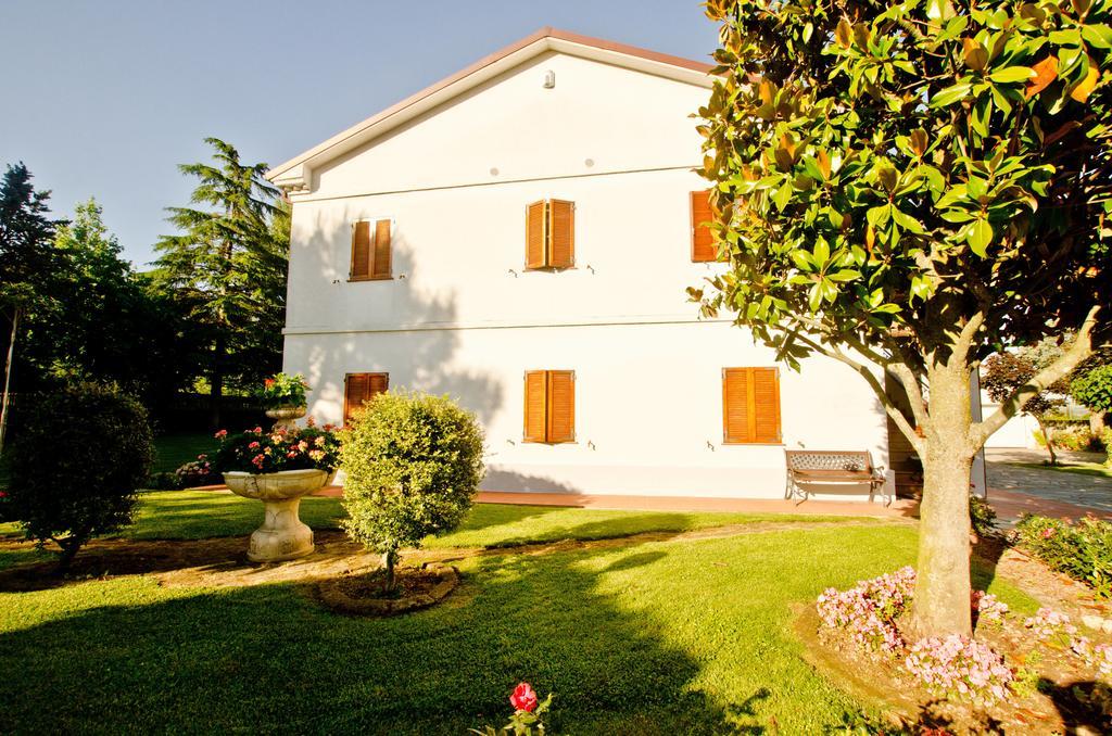 Bed and Breakfast La Coccinella Єзі Екстер'єр фото