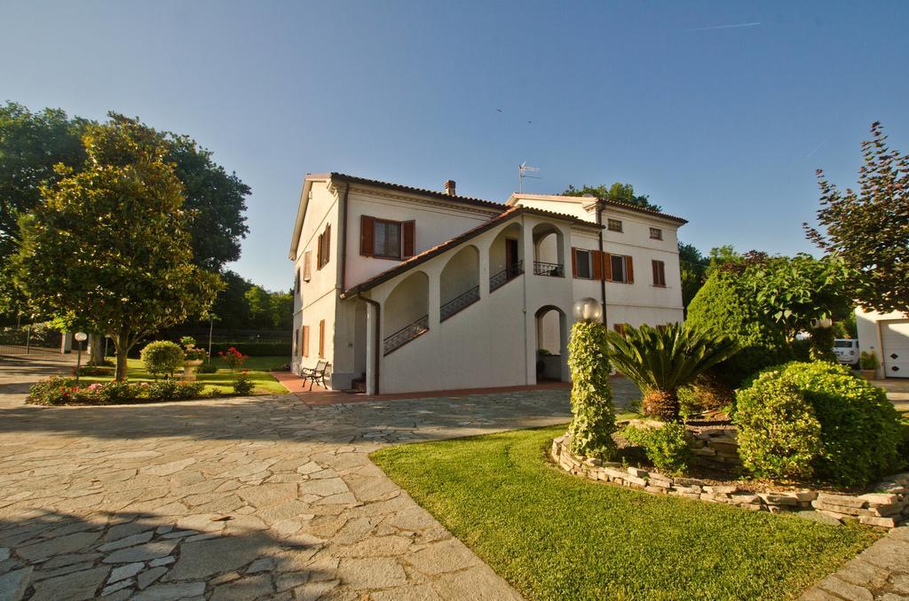 Bed and Breakfast La Coccinella Єзі Екстер'єр фото